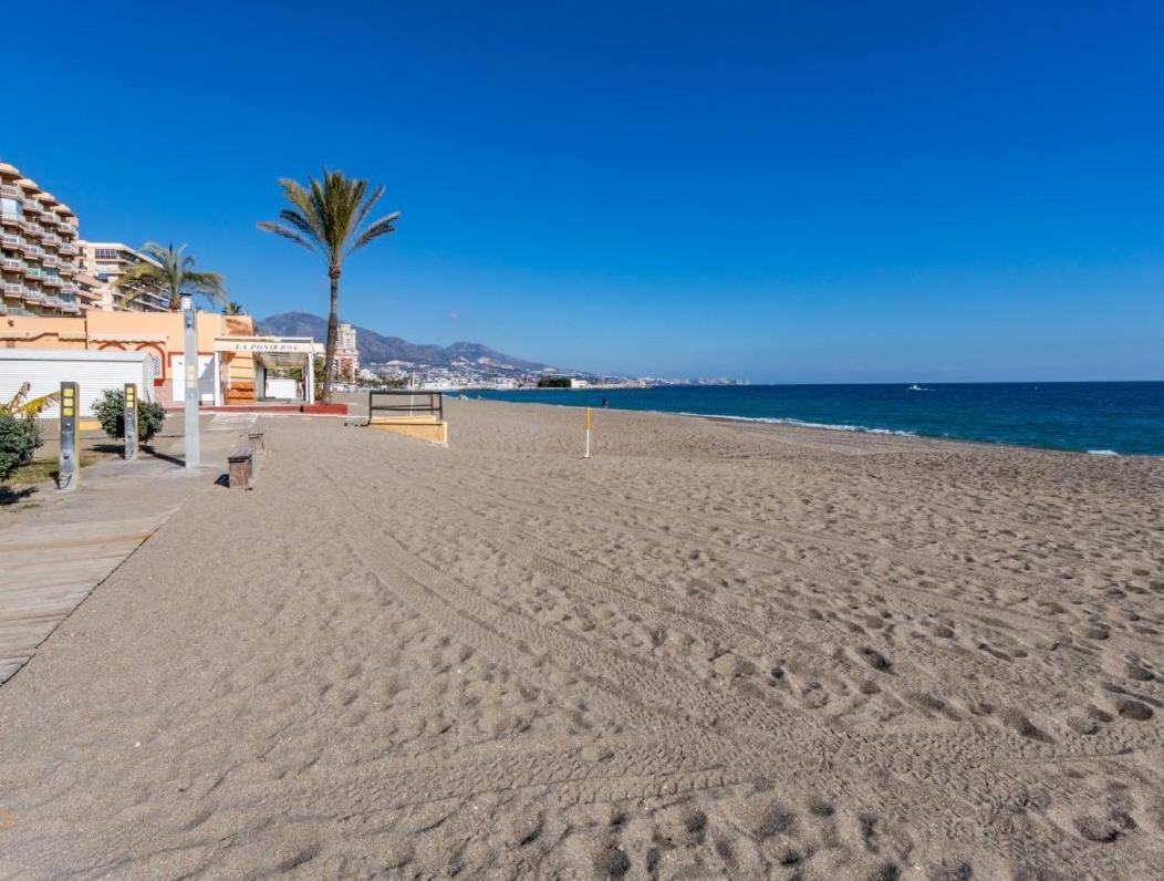 Fuengirola. Bonito Apartamento En Paseo Maritimo. Espectaculares Vistas Al Mar. Primera Linea Exterior foto
