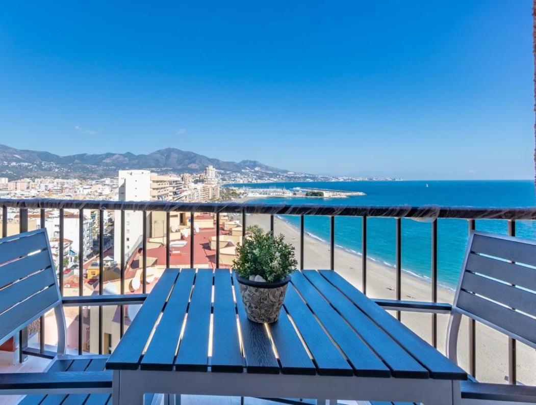 Fuengirola. Bonito Apartamento En Paseo Maritimo. Espectaculares Vistas Al Mar. Primera Linea Exterior foto