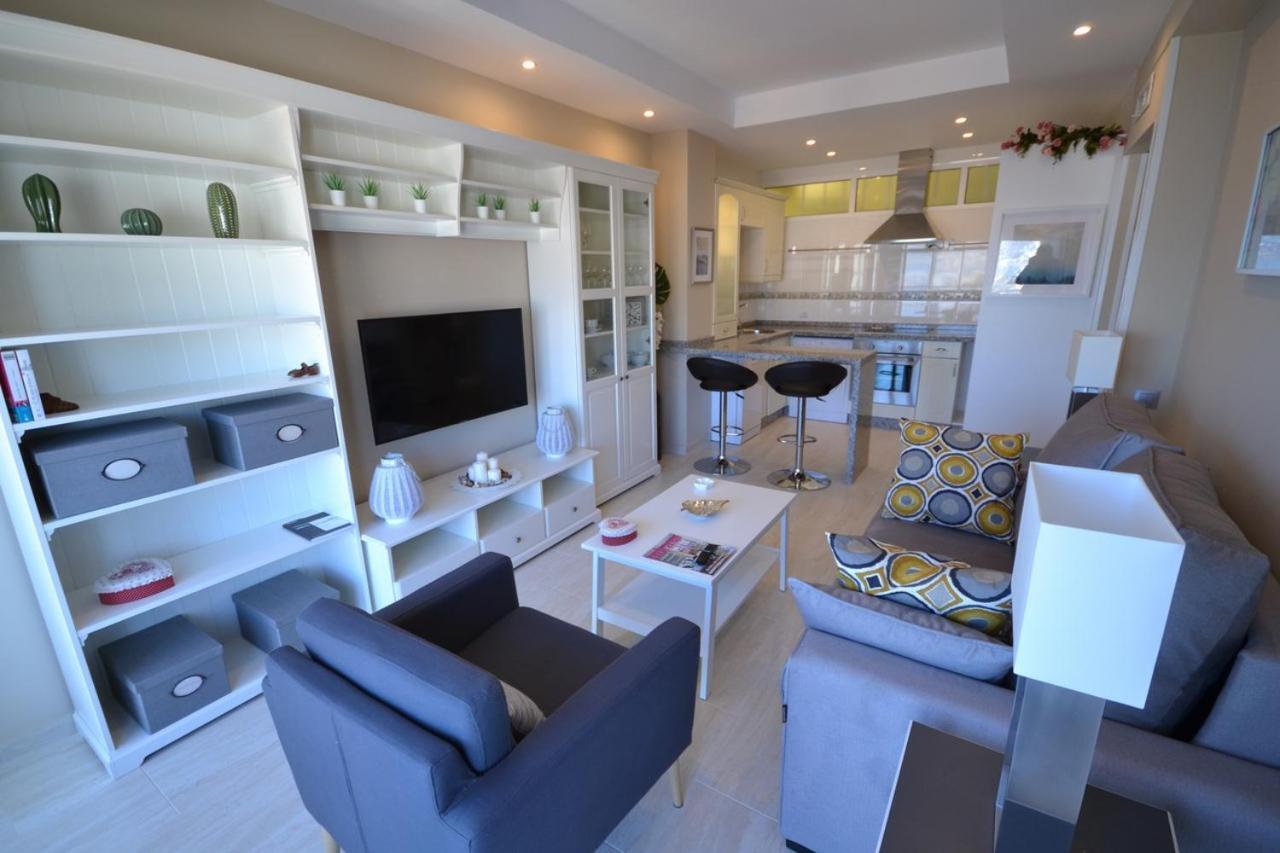 Fuengirola. Bonito Apartamento En Paseo Maritimo. Espectaculares Vistas Al Mar. Primera Linea Exterior foto