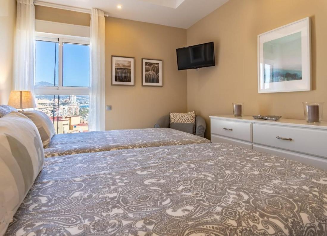 Fuengirola. Bonito Apartamento En Paseo Maritimo. Espectaculares Vistas Al Mar. Primera Linea Exterior foto
