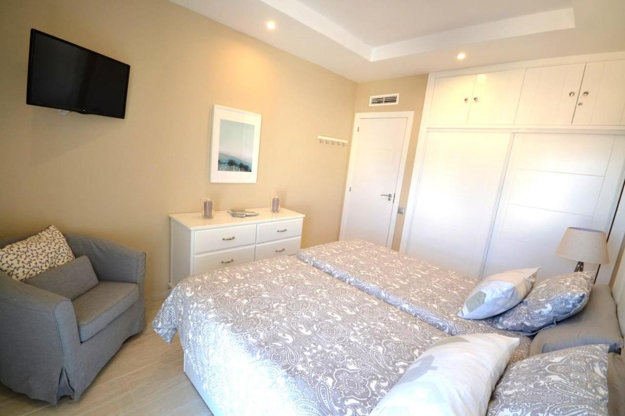 Fuengirola. Bonito Apartamento En Paseo Maritimo. Espectaculares Vistas Al Mar. Primera Linea Exterior foto
