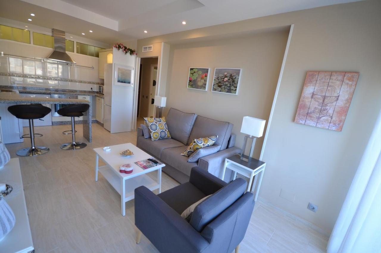 Fuengirola. Bonito Apartamento En Paseo Maritimo. Espectaculares Vistas Al Mar. Primera Linea Exterior foto