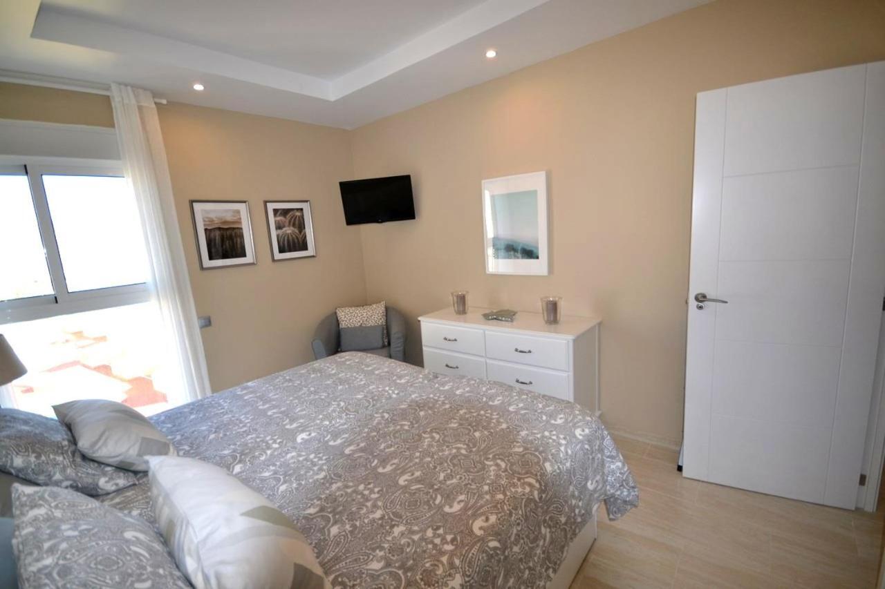 Fuengirola. Bonito Apartamento En Paseo Maritimo. Espectaculares Vistas Al Mar. Primera Linea Exterior foto